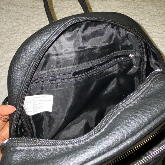 Backpack with Adjustable Straps - Picture 6 of 7